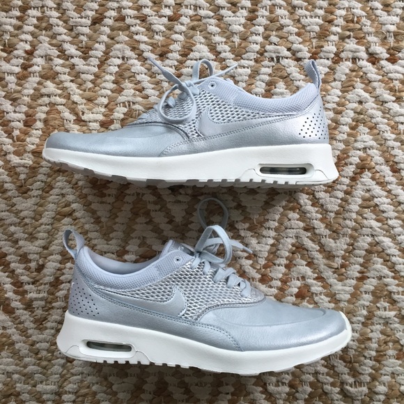 nike air max thea metallic silver